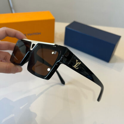 LOUIS VUITTON Fashion Sunglasses - Image 5