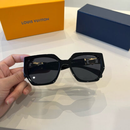 LOUIS VUITTON Fashion Sunglasses - Image 5