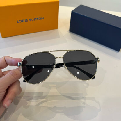 LOUIS VUITTON Fashion Sunglasses - Image 5