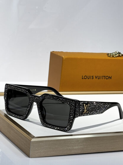 LOUIS VUITTON Fashion Sunglasses - Image 5