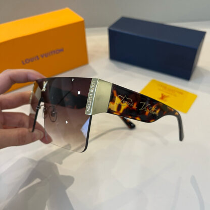LOUIS VUITTON Fashion Sunglasses - Image 5