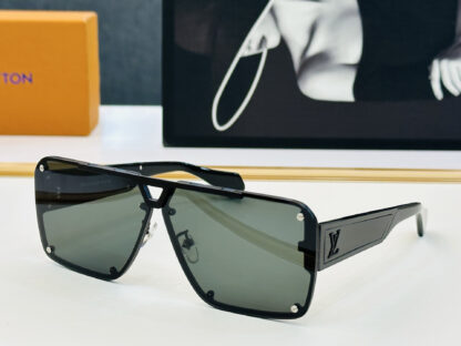 LOUIS VUITTON Fashion Sunglasses - Image 5