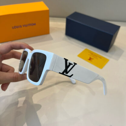 LOUIS VUITTON Fashion Sunglasses - Image 5