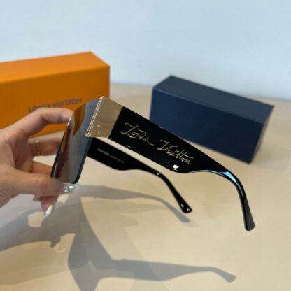 LOUIS VUITTON Fashion Sunglasses - Image 5