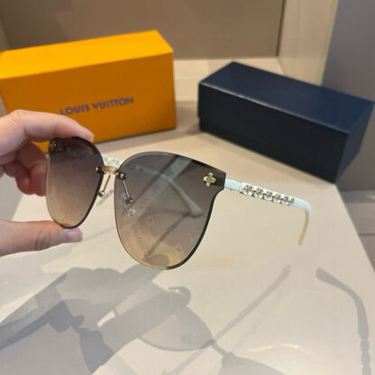 LOUIS VUITTON Fashion Sunglasses - Image 5