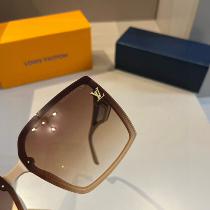 LOUIS VUITTON Fashion Sunglasses - Image 5