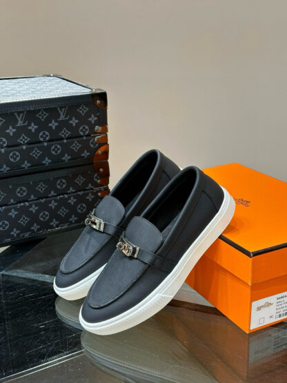 Hermès Classic Men's Black Soft and Durable Loafers - Image 4