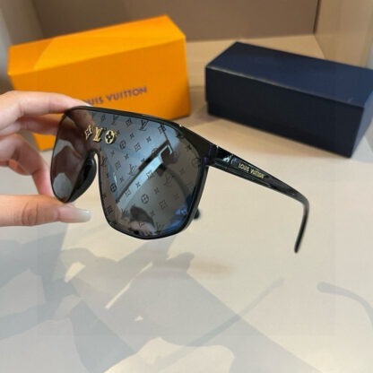LOUIS VUITTON Fashion Sunglasses - Image 5