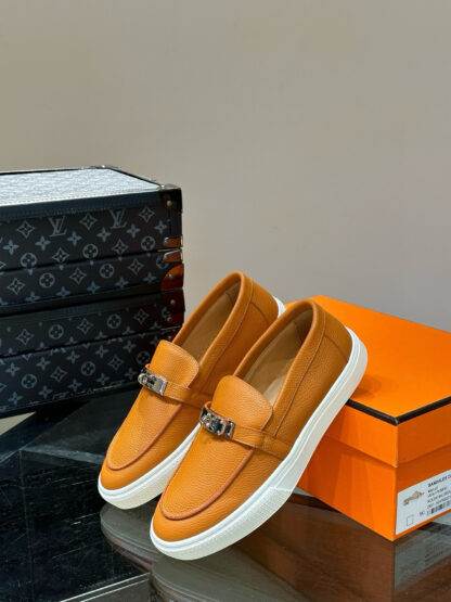 Hermès Classic Men's Orange Soft and Durable Loafers - Image 4