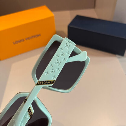 LOUIS VUITTON Fashion Sunglasses - Image 5