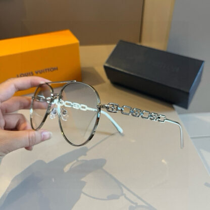 LOUIS VUITTON Fashion Sunglasses - Image 5