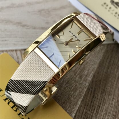 Burberry Classic Vintage Quartz Women's Watch - Image 4
