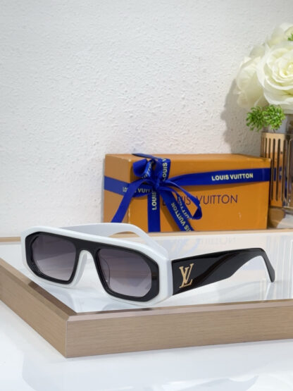 LOUIS VUITTON Fashion Sunglasses - Image 5