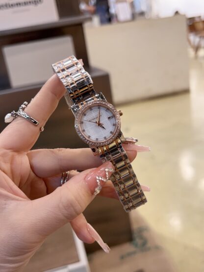 Burberry British classic fashion pattern women's watch - Image 5