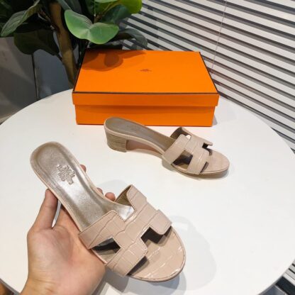 Hermès summer classic versatile crocodile pattern pink apricot thick heel sandals - Image 2