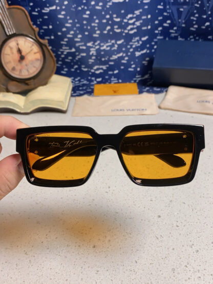 LOUIS VUITTON Fashion Sunglasses - Image 5