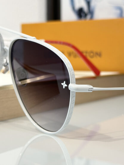LOUIS VUITTON Fashion Sunglasses - Image 5