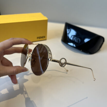 FENDI fashion trend sunglasses - Image 5