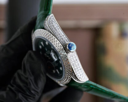Rolex fully customized curved bezel perfectly fits the wrist - Image 4