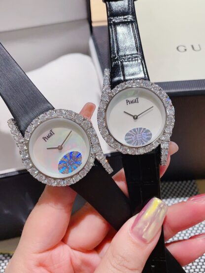 Piaget's classic feminine watch - Image 4