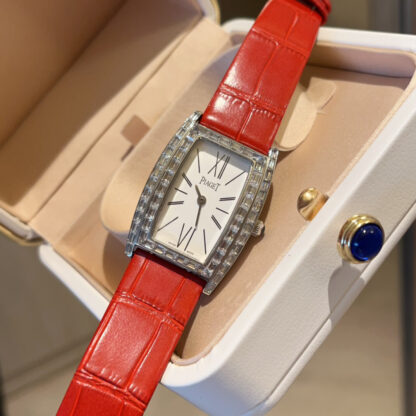 Piaget bucket-shaped luxury fashion watch - Image 4