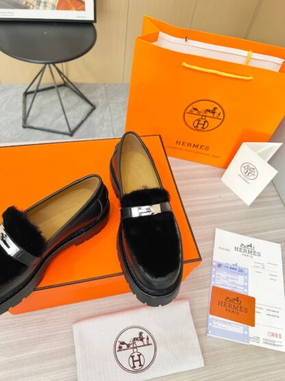 Hermès black comfortable trendy leather loafers - Image 4