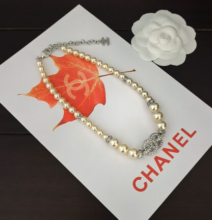 Chanel platinum full diamond cc pearl necklace - Image 4