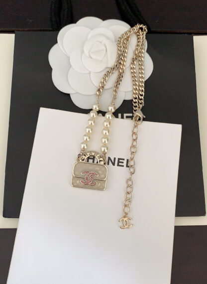 Chanel white bag pearl necklace - Image 4