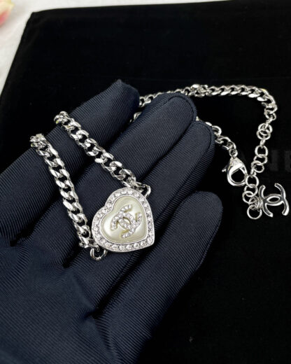 Chanel White Resin Heart Necklace - Image 3
