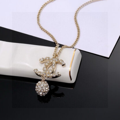 Chanel Vintage Gentle Pearl Embellished Necklace - Image 4