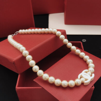 Chanel Simple Pearl Necklace - Image 4