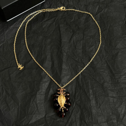 Chanel classic fashion vintage necklace - Image 3