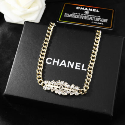 Chanel Classic Rhinestone All-match Necklace - Image 4