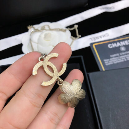 Chanel Classic Pearl Camellia Necklace - Image 4
