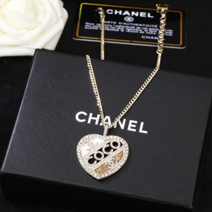 Chanel exquisite coco heart necklace - Image 4