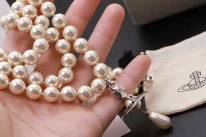 Vivienne Westwood teardrop pendant three-layer pearl necklace - Image 4