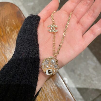 Chanel exquisite shell pendant versatile necklace - Image 3