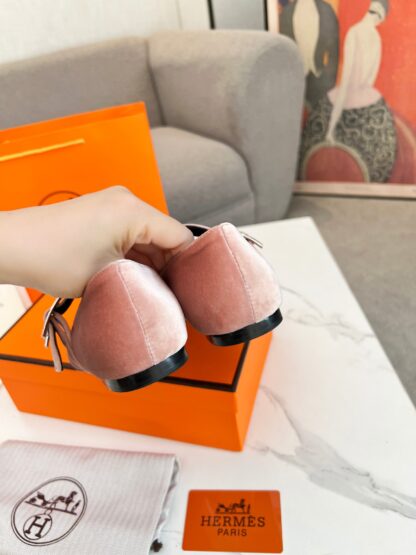 Hermès new light pink handmade comfortable trendy loafers - Image 4
