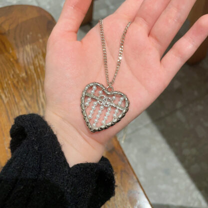 Chanel exquisite temperament heart vintage necklace - Image 3