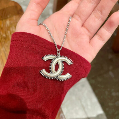 Chanel exquisite fashion vintage necklace - Image 3