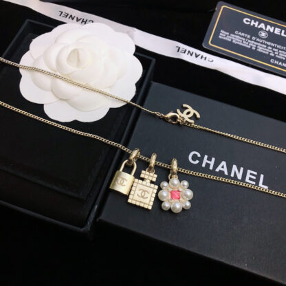 Chanel Delicate and Elegant Pendant Necklace - Image 4