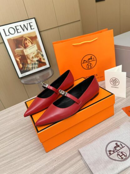 Hermès red thick heels are a must-have for a vacation - Image 4