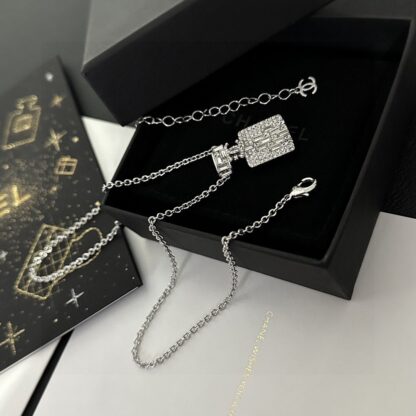 Chanel elegant vintage fashion necklace - Image 4