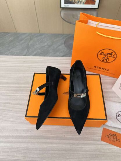 Hermès black velvet, a must-have for a vacation, comfortable loafers - Image 4