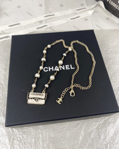 Chanel resin bag pearl necklace - Image 5