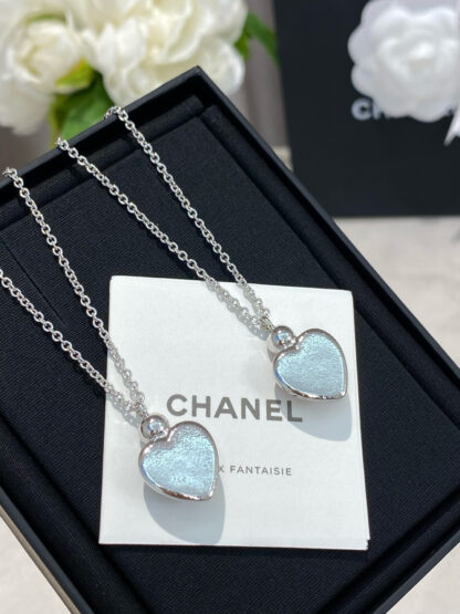 Chanel rhinestone heart necklace - Image 4