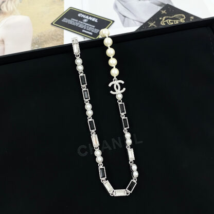 Chanel rhinestone and pearl bow necklace - Image 4