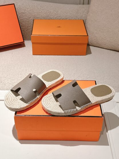 Hermès' latest spring and summer gray apricot refreshing and comfortable straw slippers - Image 4