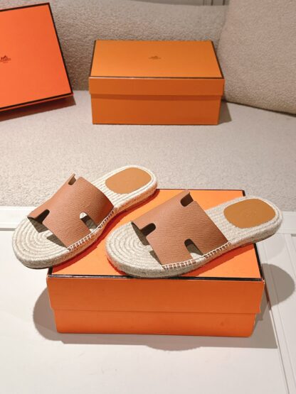 Hermès' latest orange refreshing and comfortable straw slippers for spring and summer - Image 4
