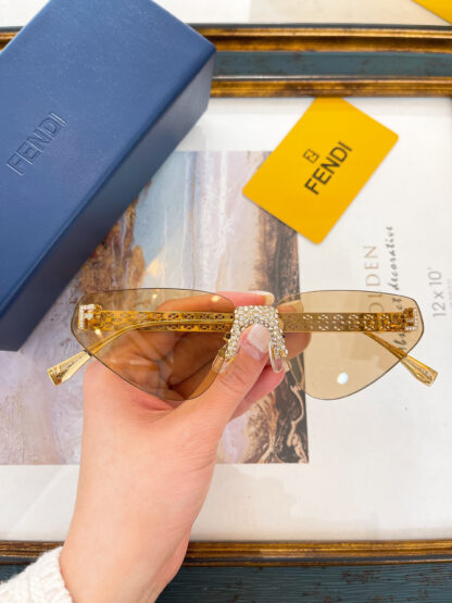 FENDI fashion trend sunglasses - Image 5